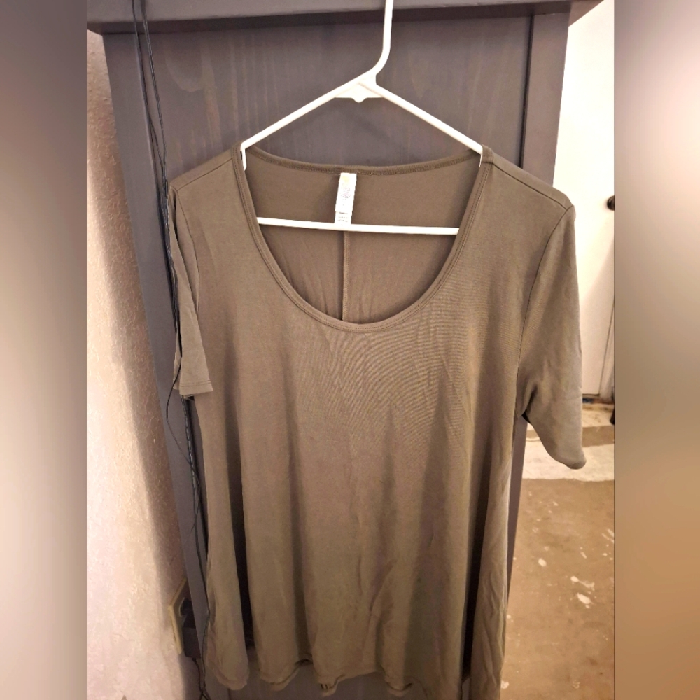 LuLaRoe Olive Green Short Sleeve Top Size Small - Picture 1 of 2